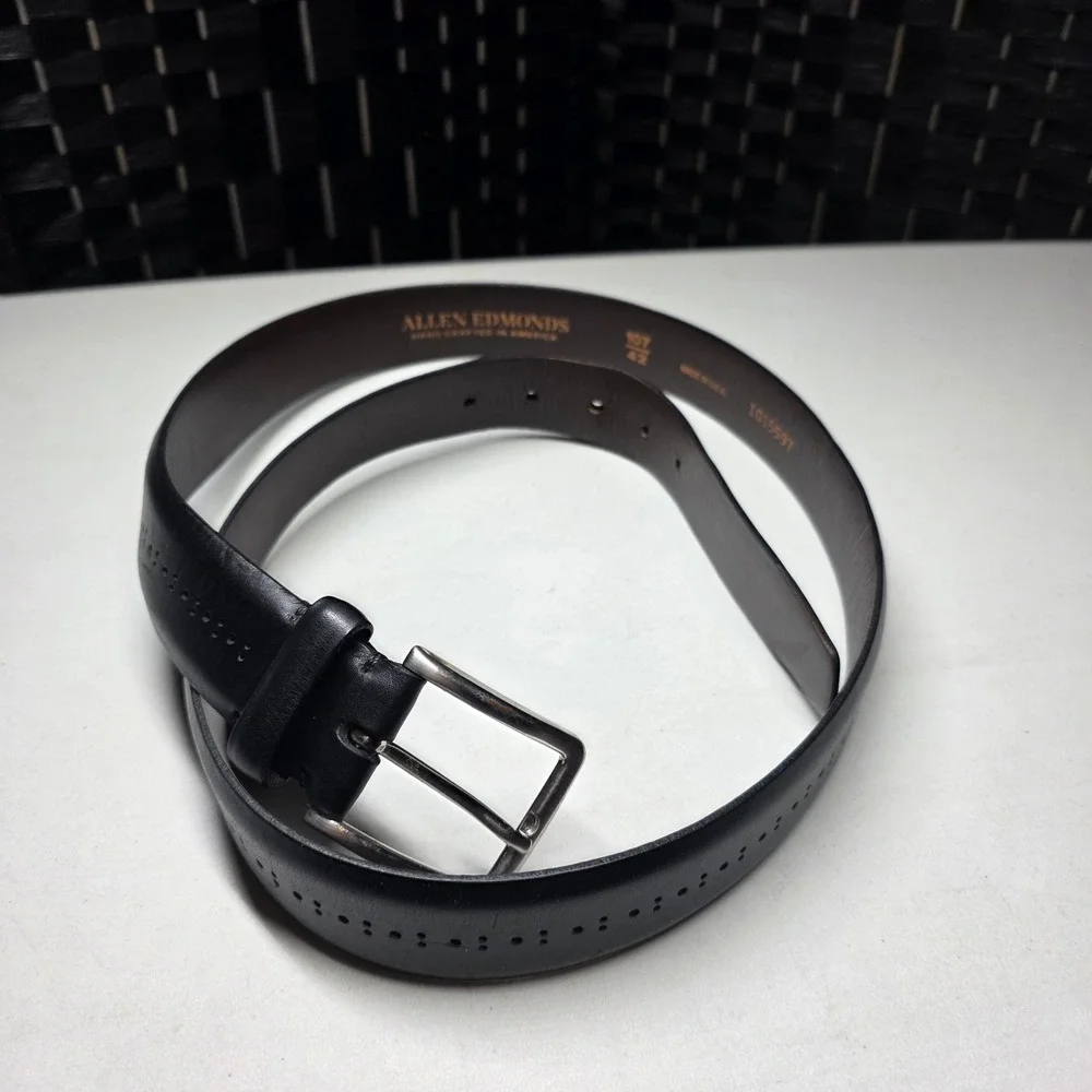 Allen Edmonds Mens Black Perforated Leather Belt 107 42 Made in USA 1015597